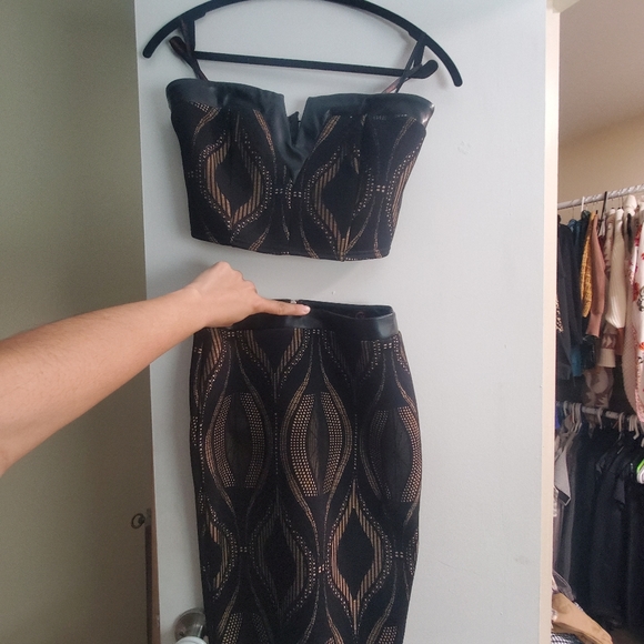 Guess - Picture 2 of 3